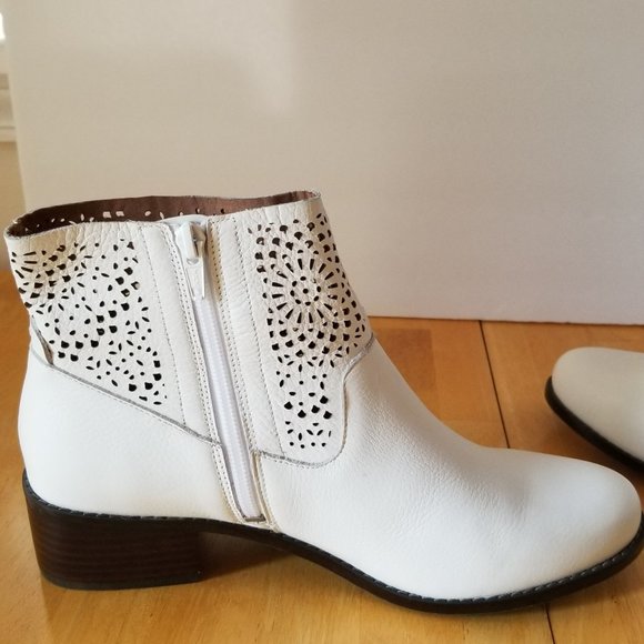 NEW Vionic Luciana White Ankle Boots - Picture 6 of 13